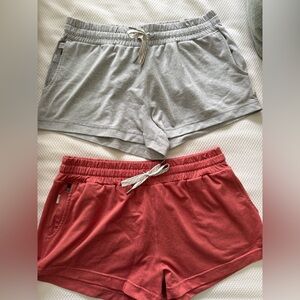 Vuori Halo performance shorts bundle. Size small